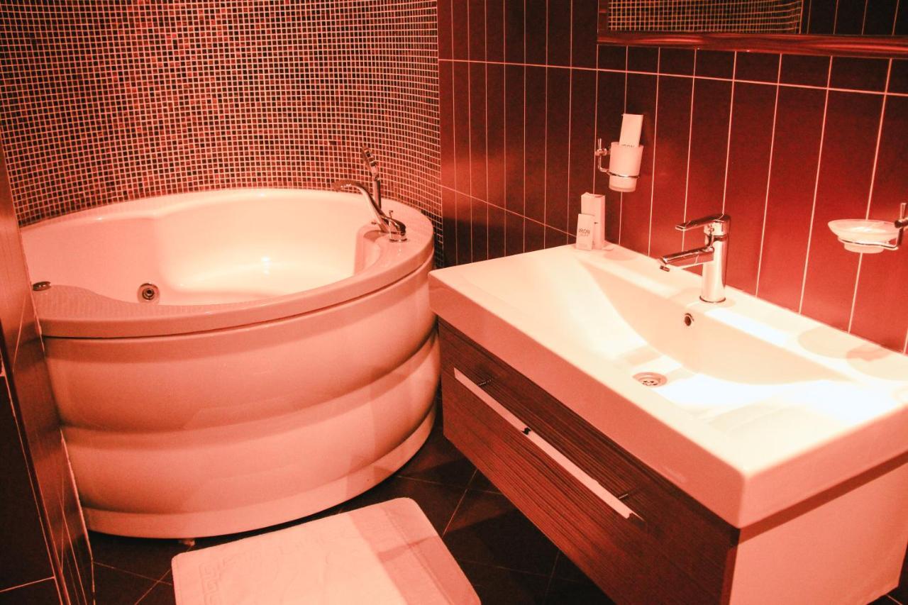 Iron Hotel Hokmeli Eksteriør bilde